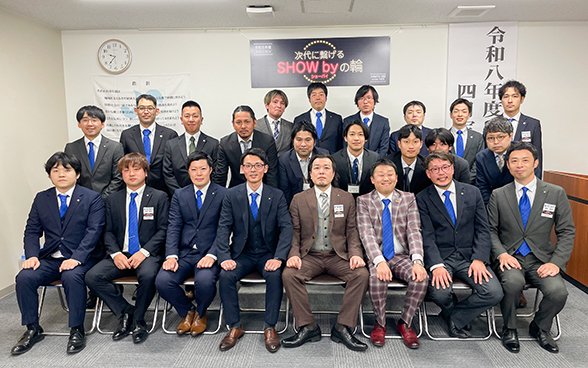 平田商工会議所青年部会員の集合写真